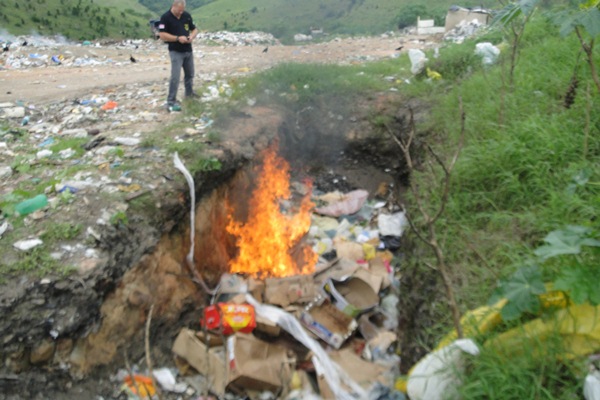 Carne sendo incinerada